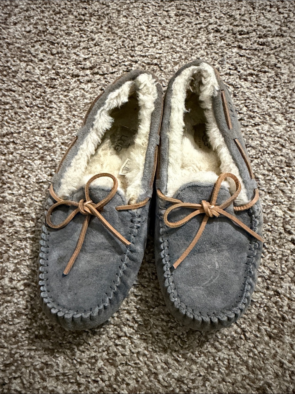 Grey Suede Fleece-Lined Moccasin Slippers with Chestnut Bows women’s Ugg size 7